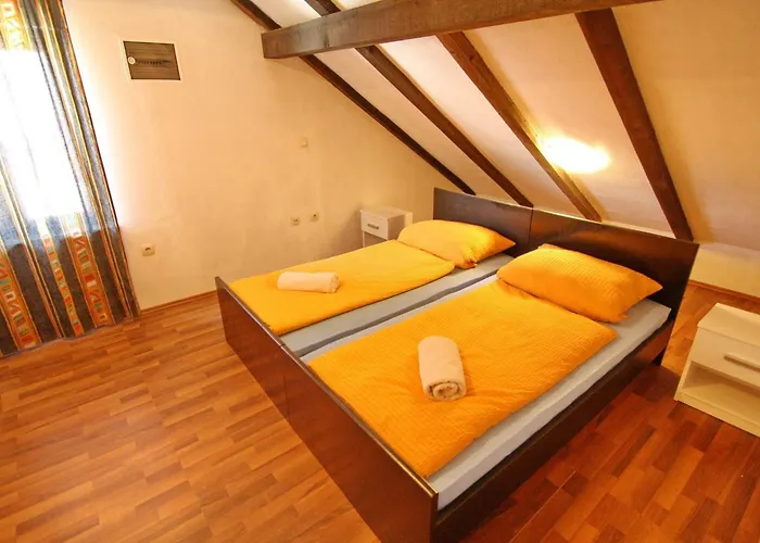 Apartament Leme - Comfort One Bedroom With Garden View Apt5 *